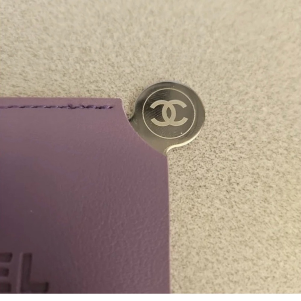 Chanel color purple 💜Beauty mirror in pouch & card holder pouch NIB - Picture 3 of 6